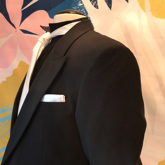 Adolfo Tuxedo Coat - Picture 16 of 17